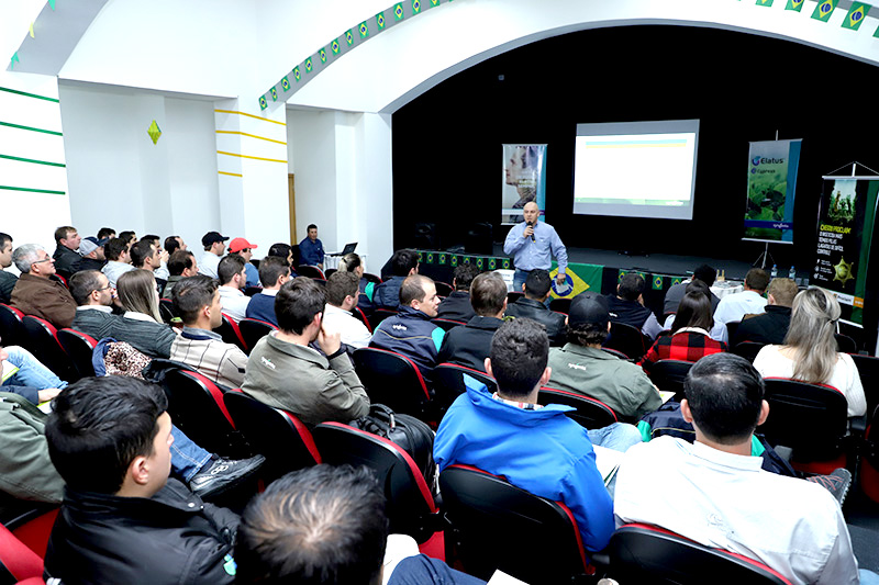 Profissionais da Copercampos participam de treinamento em Vendas da Syngenta