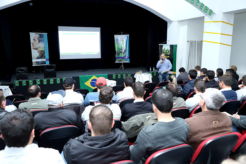 Profissionais da Copercampos participam de treinamento em Vendas da Syngenta